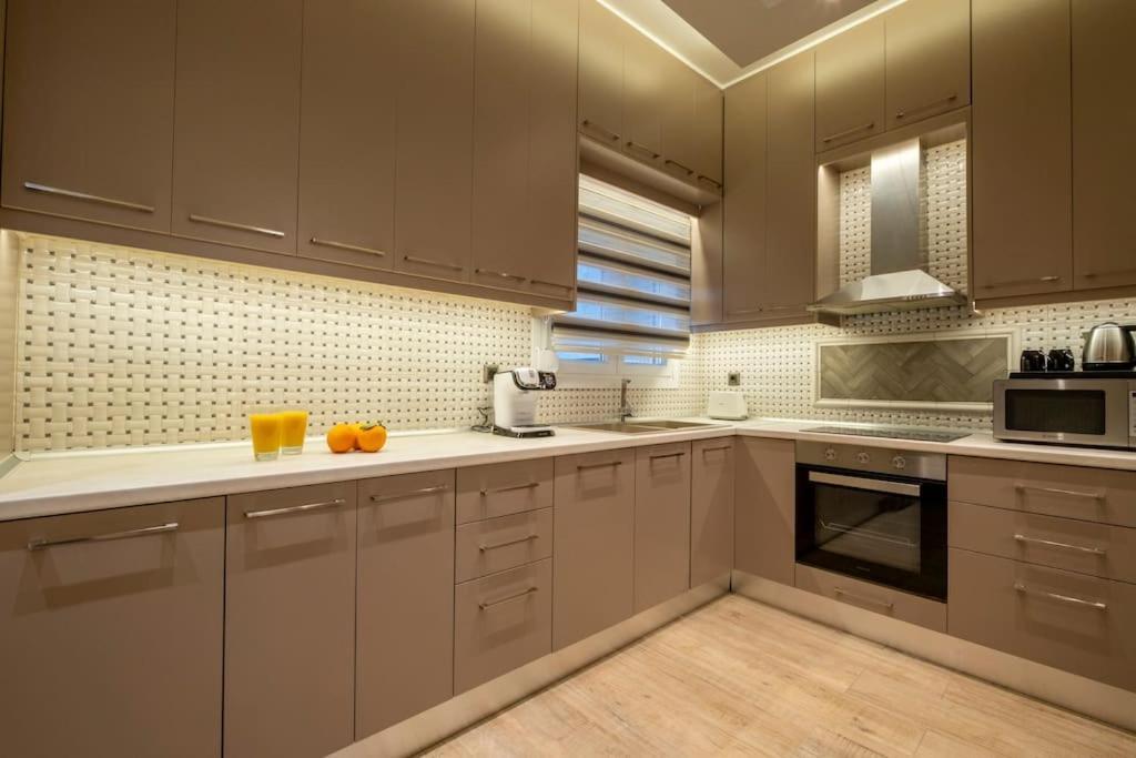 Maison De Luxx A10, Cozy Apartment With Garden In Larissa Exterior photo